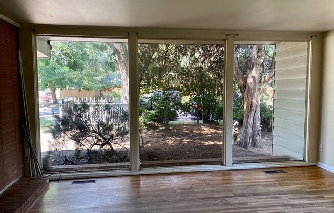 Spacious, Vintage 1950's Ranch-Home