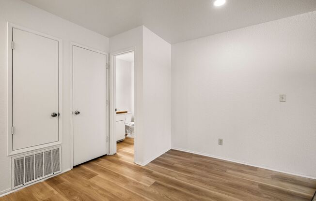 2 beds, 2 baths, 867 sqft, $1,695, Unit 142