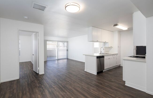 3 beds, 2 baths, 1,105 sqft, $3,695, Unit 137