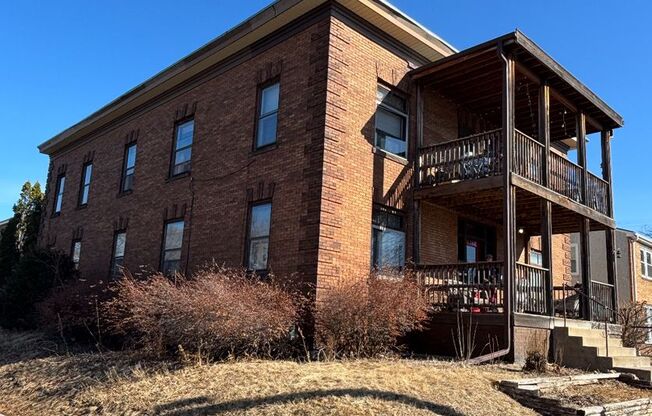 822 W 35th