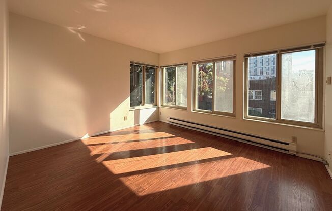 2 beds, 1 bath, 619 sqft, $1,900, Unit 302