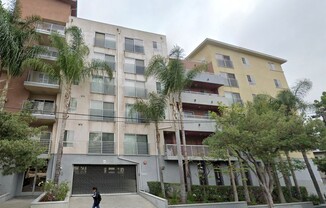950 S HARVARD BLVD