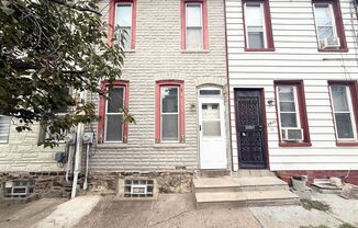 Lovely 2-Bedroom Townhouse in Historic Germantown! Available NOW!