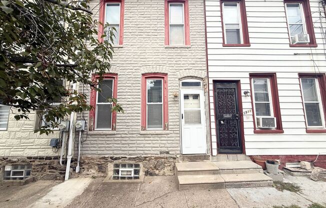 Lovely 2-Bedroom Townhouse in Historic Germantown! Available NOW!