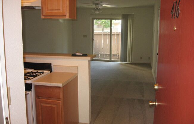2 beds, 1 bath, 844 sqft, $2,075, Unit 416