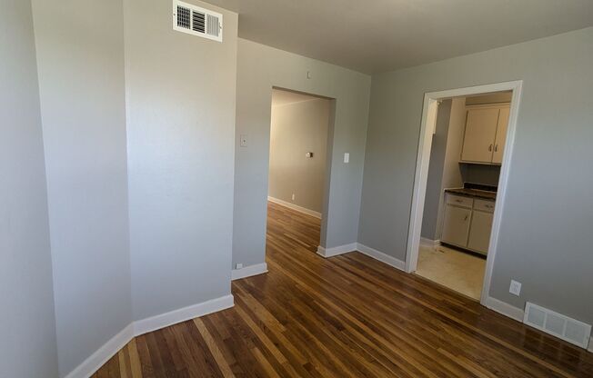 2 beds, 1 bath, $1,048