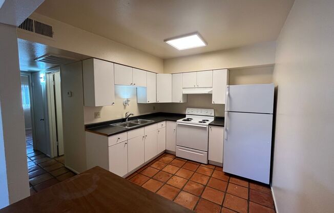 2 beds, 1 bath, 700 sqft, $1,275, Unit 08