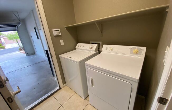 Close to Downtown Summerlin. 3 bed/2.5 bath & LOFT House.