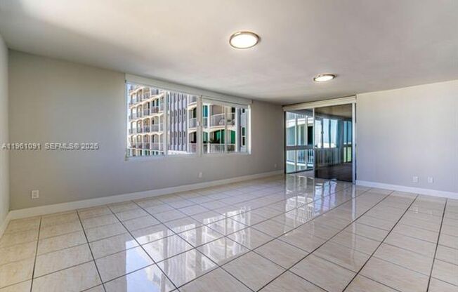 5401 Collins Ave appt 919 (A11961091)