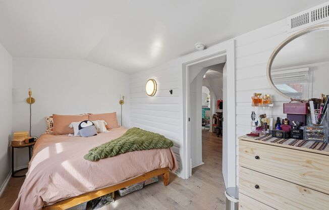 1 bed, 1 bath, $1,200, Unit 730-04