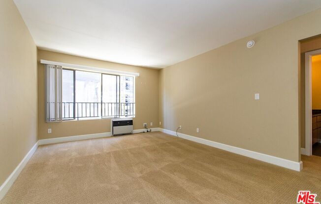 2 beds, 2 baths, 953 sqft, $4,300, Unit 561