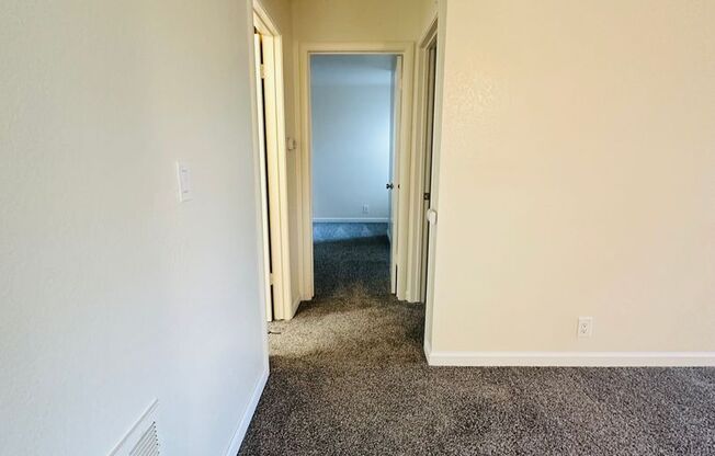 2 beds, 1 bath, 875 sqft, $1,700, Unit 07