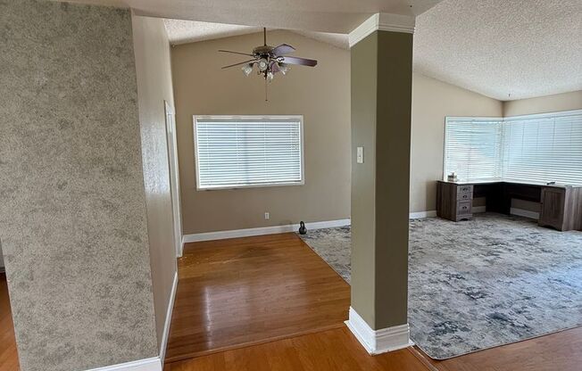 New Photos! Lovely One Level home in Valencia!