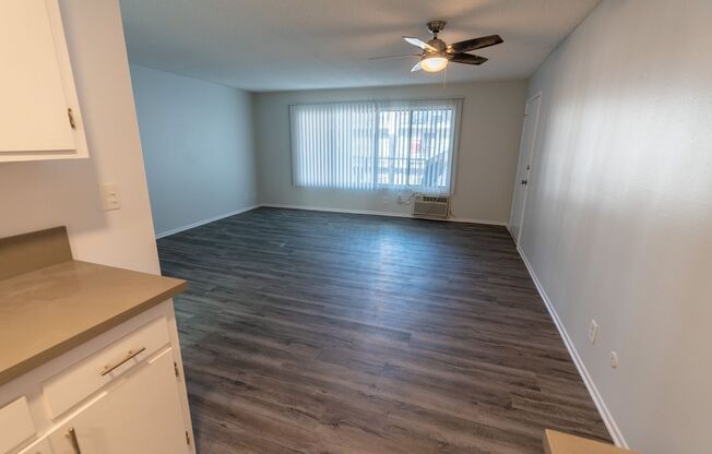 1 bed, 1 bath, 700 sqft, $1,598, Unit 9