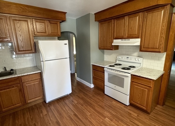 2 beds, 1 bath, 1,196 sqft, $1,650, Unit 511