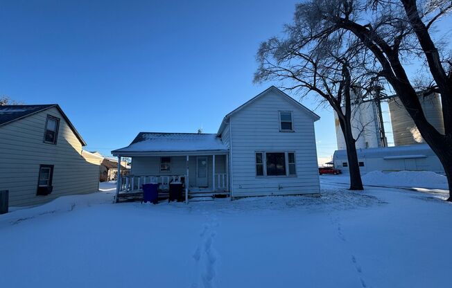 $945 - 3 bed 1 bath - Single Family Home