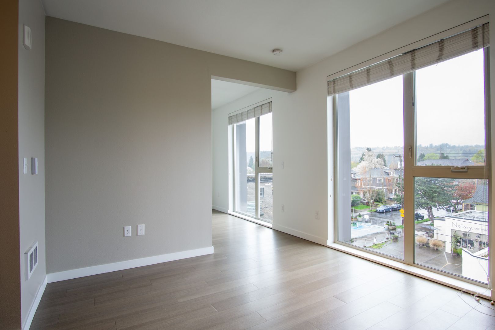 Fabulous Top Floor Sellwood 1-Bedroom with Condo-Grade Finishes!
