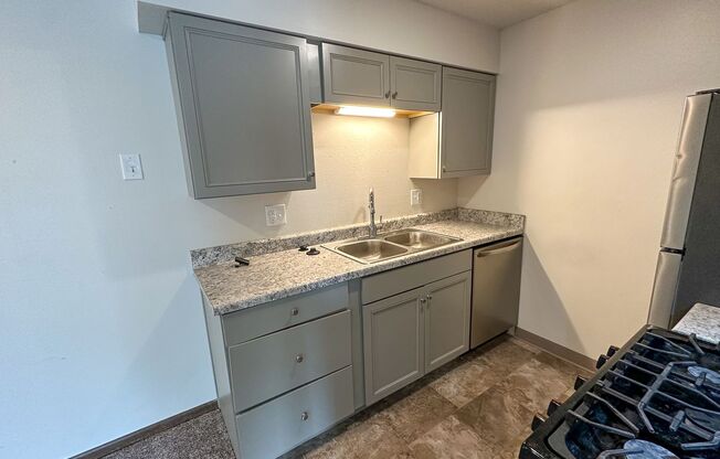 2 beds, 1 bath, $750