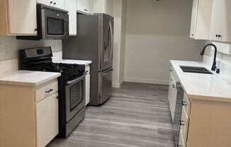 SPACIOUS AND BRIGHT 2+2 CONDO! CLOSE TO MAJOR FWYS AND VENUES! ONE MONTH FREE MOVE IN SPECIAL!
