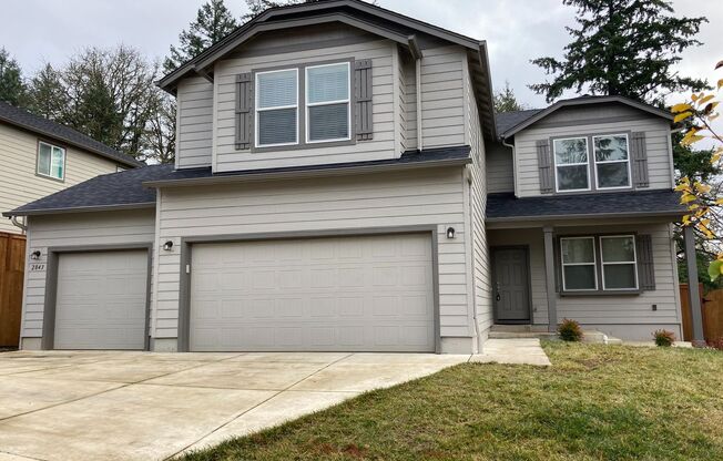 Newer Home In North Albany! Nealy 2500 sq ft, 4 Bedrooms with 2 1/2 Baths