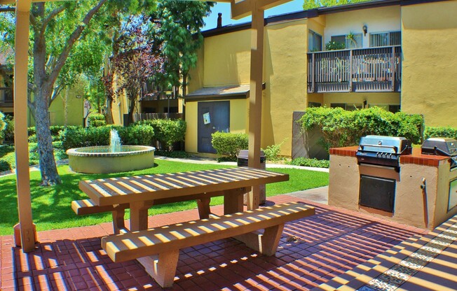 2 beds, 1.5 baths, $2,450, Unit UNIT I