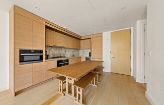 215 W 28 ST