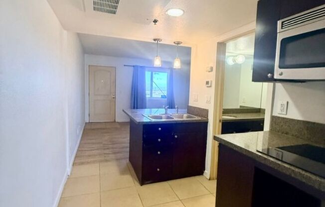 Lovely 1 bedroom overlooking San Diego bay