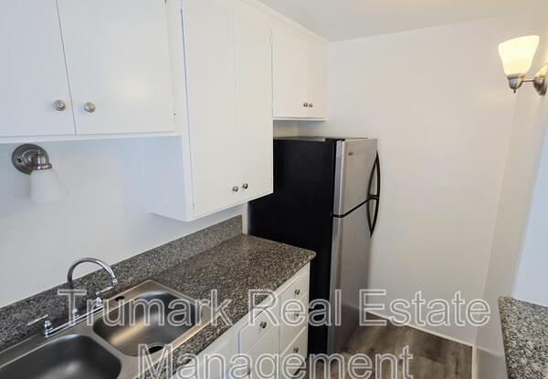 1121 E. Palmer Ave