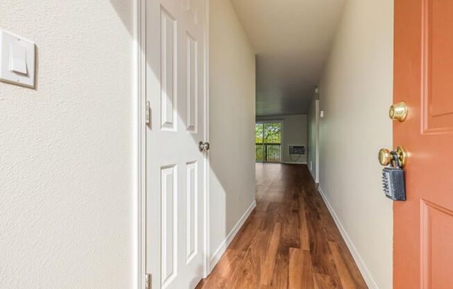 2 beds, 1 bath, 850 sqft, $1,500, Unit 28