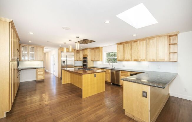 Beautifully Remodeled 4 Bed, 3 Bath Home w/ AC by Downtown Mountain View