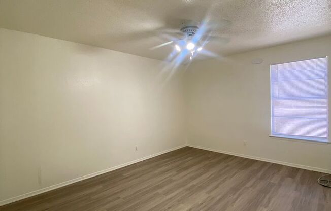 2 beds, 1 bath, 900 sqft, $1,250, Unit LAW11-102