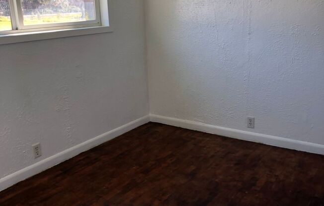 3 beds, 1 bath, $1,200