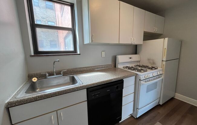 2 beds, 1 bath, 800 sqft, $1,790, Unit 6236 Fifth Ave. #101A