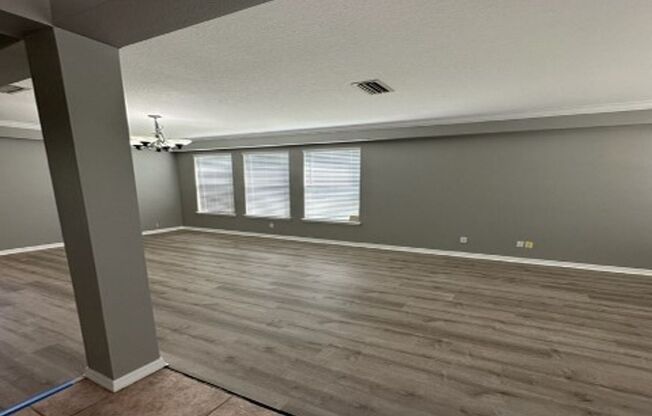 Beautiful 4/2.5 Lakes of Windermere home with open floor plan & lake access!