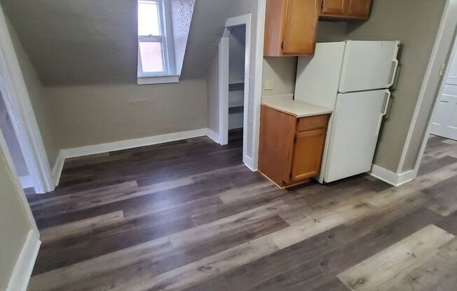 2 beds, 1 bath, $925, Unit 3