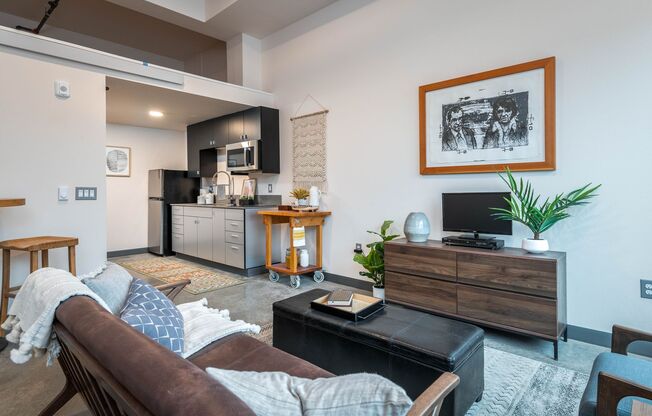 Studio, 1 bath, 344 sqft, $1,079, Unit 304