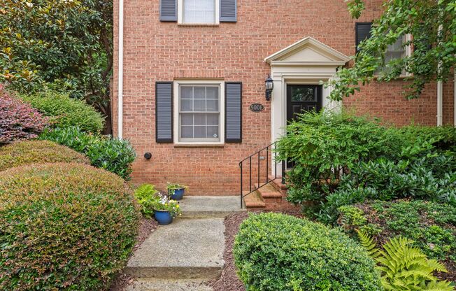 Newly Remodeled Townhome in Fourth Ward – Prime Uptown Location!
