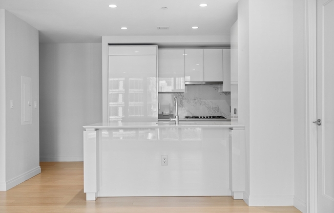 2 beds, 2 baths, 1,024 sqft, $8,250, Unit 905