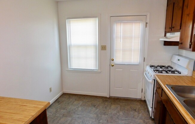 2 beds, 1 bath, $1,041