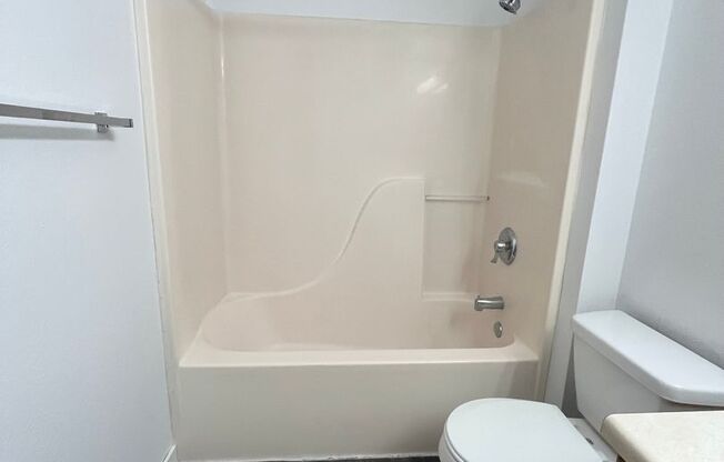 3 beds, 1.5 baths, 1,145 sqft, $1,025, Unit 300-3