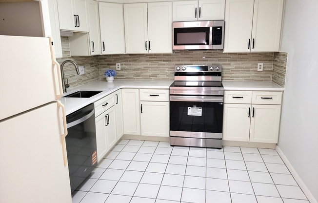 1 bed, 1 bath, 844 sqft, $2,400, Unit 207
