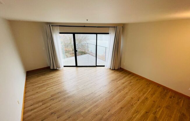 Top Floor 1bdrm Condo with River Views and Private Deck | FREE reserved parking Included!