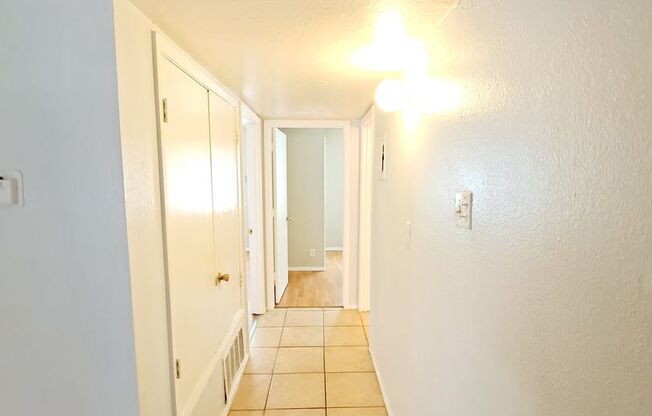 2 beds, 1 bath, 800 sqft, $895, Unit Unit A