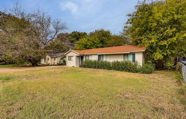 AVAILABLE NOW! Nice 3 bedroom, 1 Bath home located in Watauga, Texas!