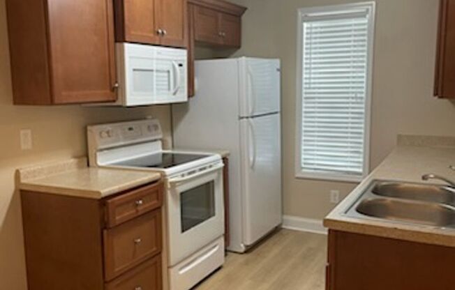 Charming Townhome Near Medical Facilities and Colleges