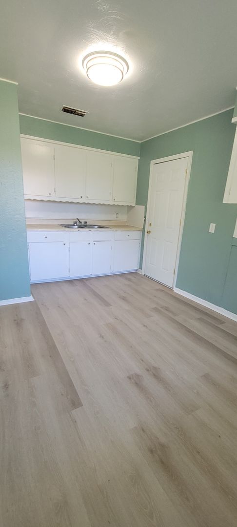 Adorable 3 bedroom/1 bath house with Central Air and Heat!