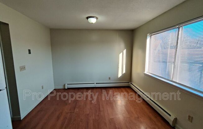 218 OAKVILLE AVE