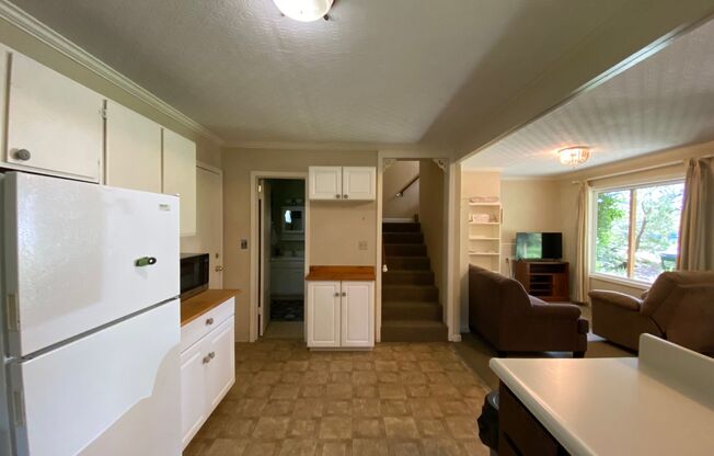 Long Beach Peninsula 2 bedroom Home w/ Hot Tub, Furnished MID-TERM