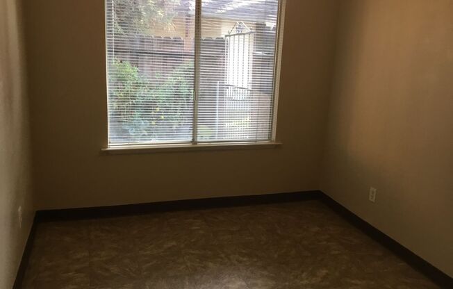 563 W. Alamos Avenue Clovis