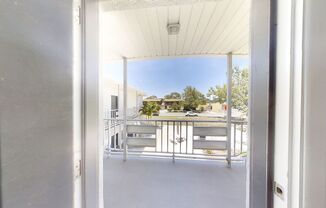 Lovely 2/1 apartment move in now- 1/2 off first month rent